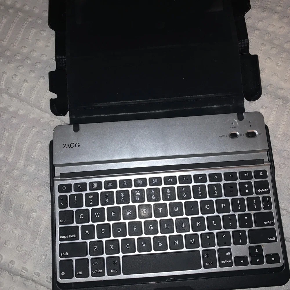 Zagg keyboard for tablet